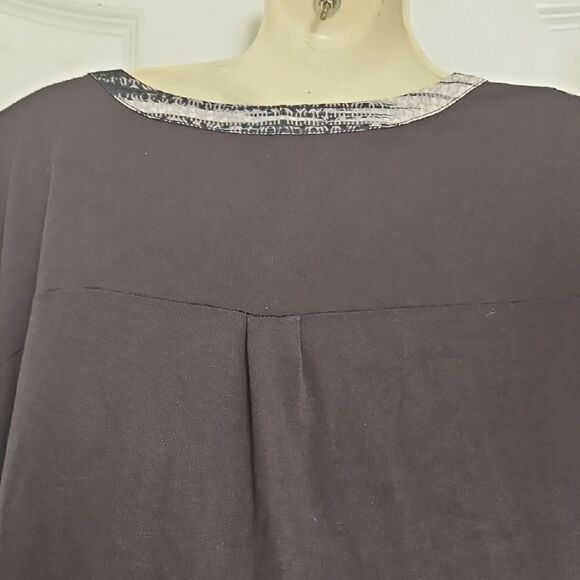 Elegant Black and Cream Blouse - Picture 5 of 16